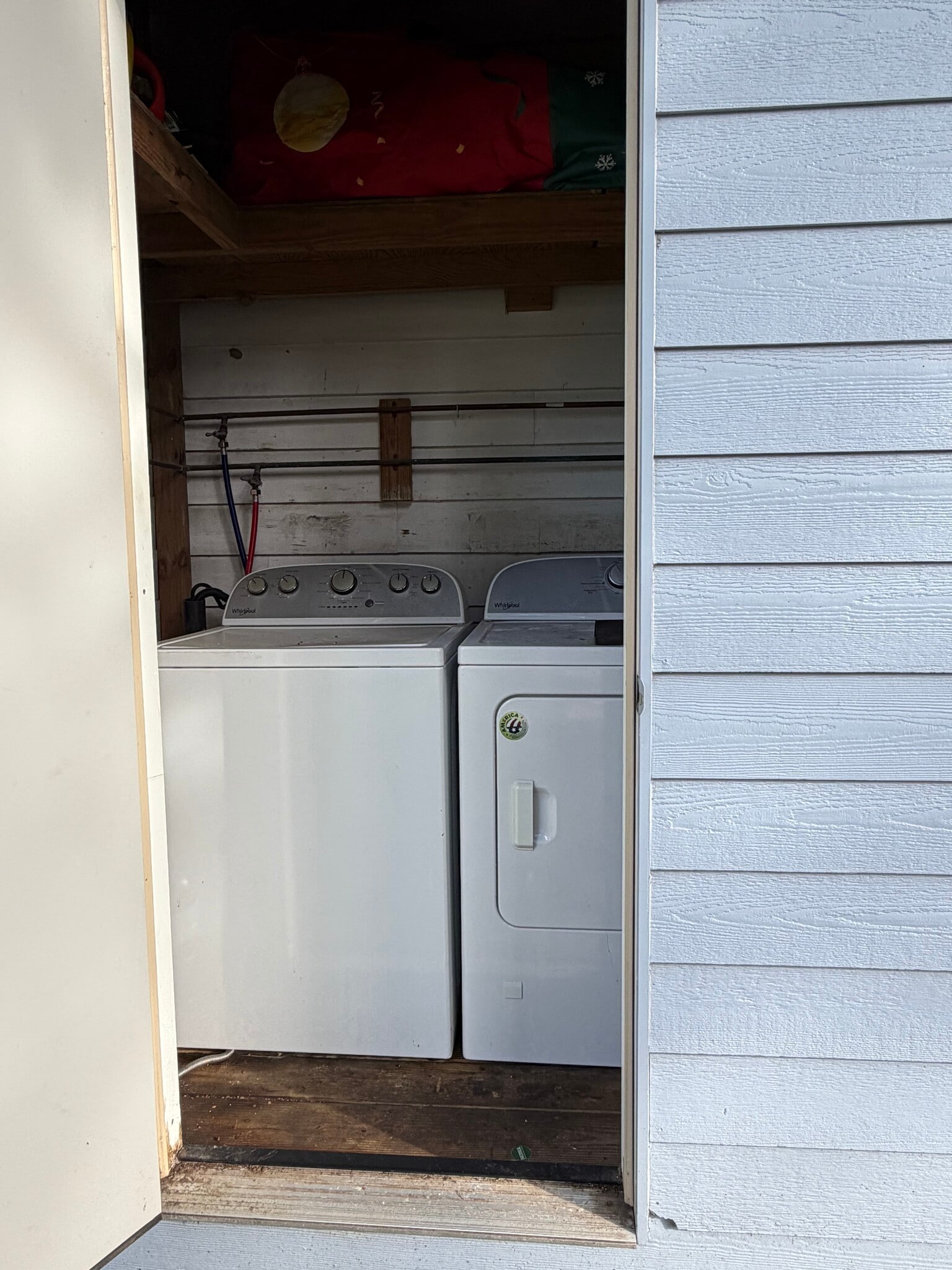 Downstairs Laundry - 741 Newman Ave