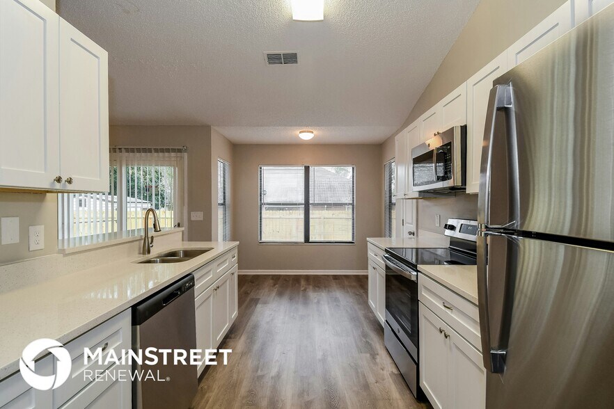 Building Photo - 8236 Sawmill Creek Dr