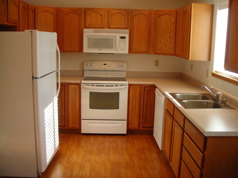 Building Photo - 36185 Dawn Dr