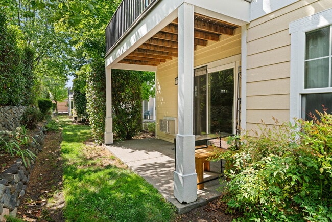 Building Photo - 2221 McCall Dr