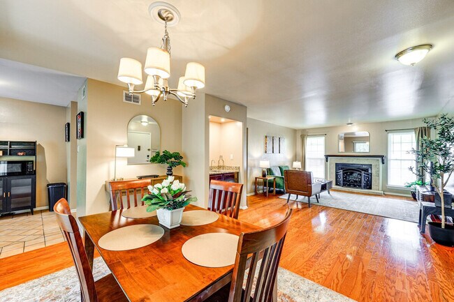 Building Photo - 8702 Village Dr