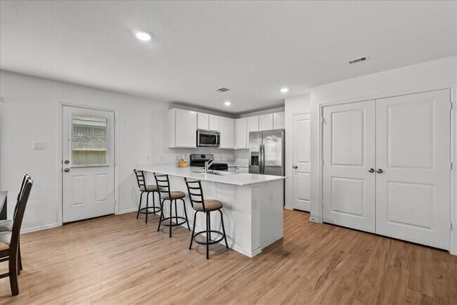 Building Photo - 9043 Estes Lks Dr
