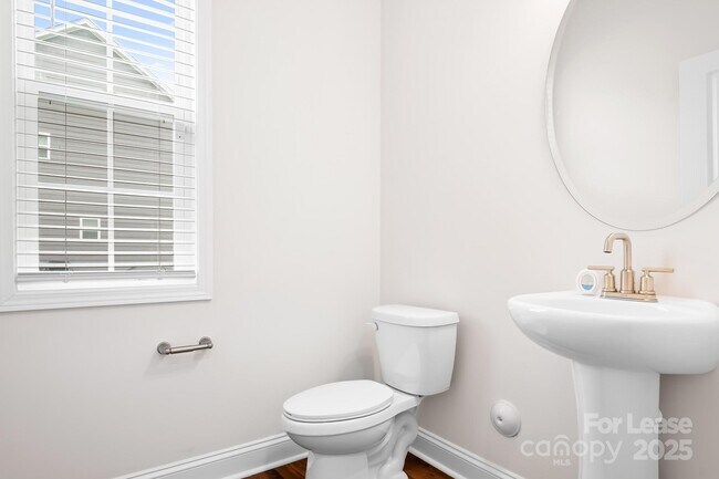 Building Photo - 1076 Thoroughbred Dr.