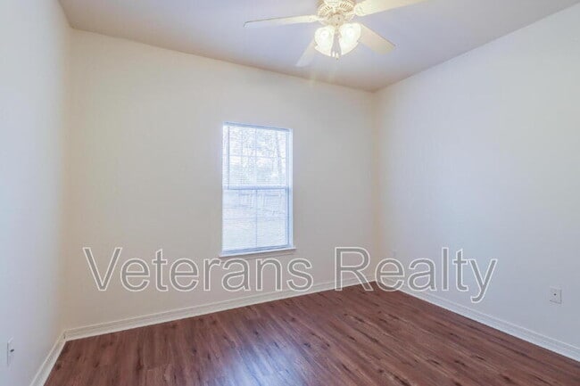 Building Photo - 18496 Devin Ct