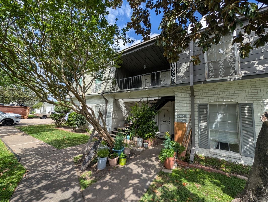 Building Photo - 9017 Rue Cambon St