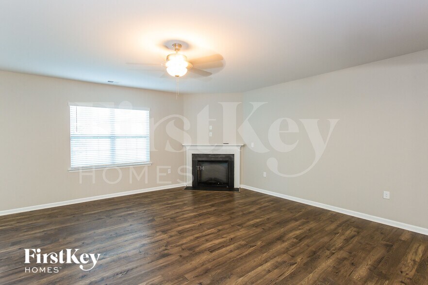 Building Photo - 711 Saddlebred Ln