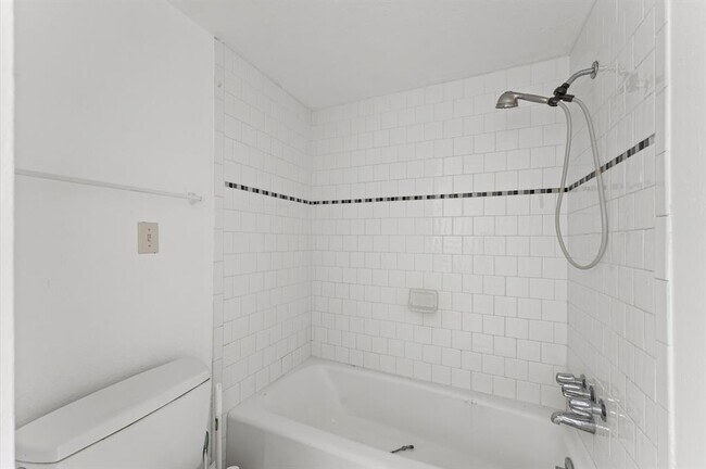 Building Photo - 6591 Bayou Glen Rd