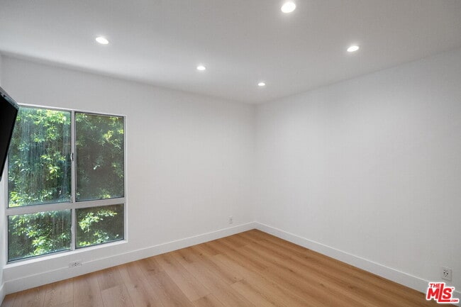 Building Photo - 4807 Woodley Ave