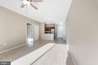 Building Photo - 12954 Centre Park Cir