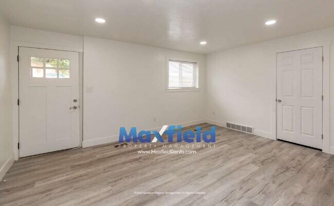 Building Photo - Brookside Lofts 2 BD 1 BA - Unit 17