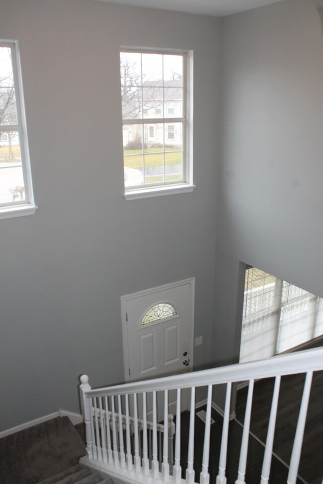 Building Photo - 1253 E Essex Ct