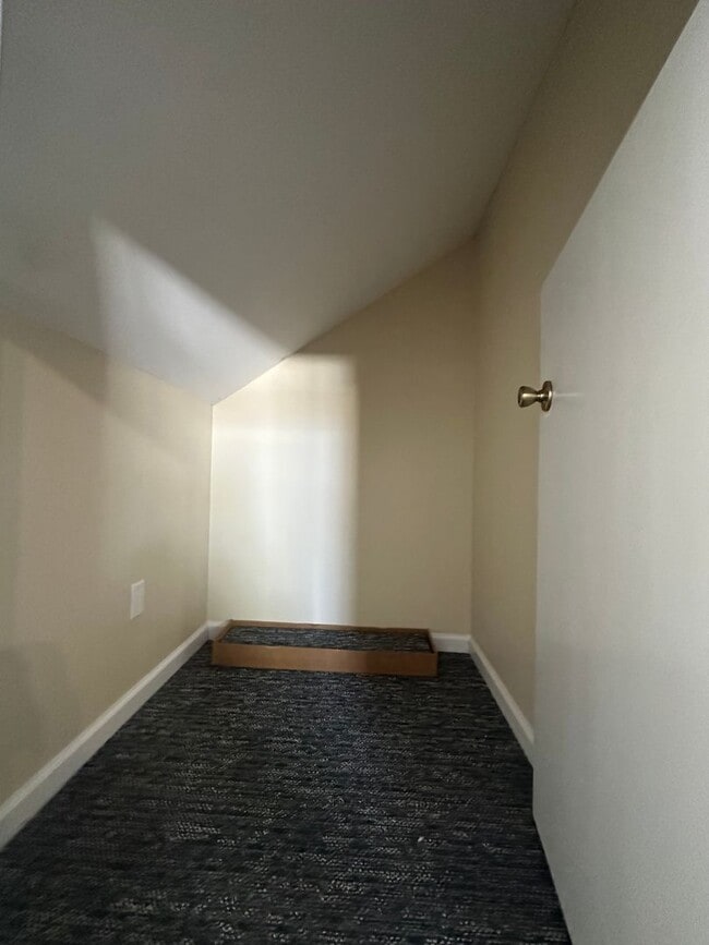 Building Photo - 204 Grandford Pl