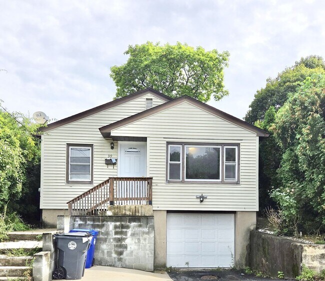 Building Photo - 39 Standish Ave