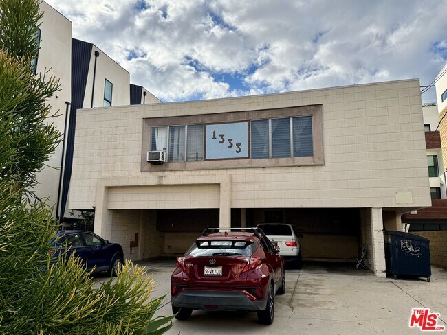 Building Photo - 1333 N Fuller Ave