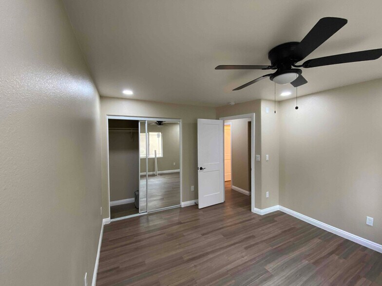 Building Photo - 1044 Circle