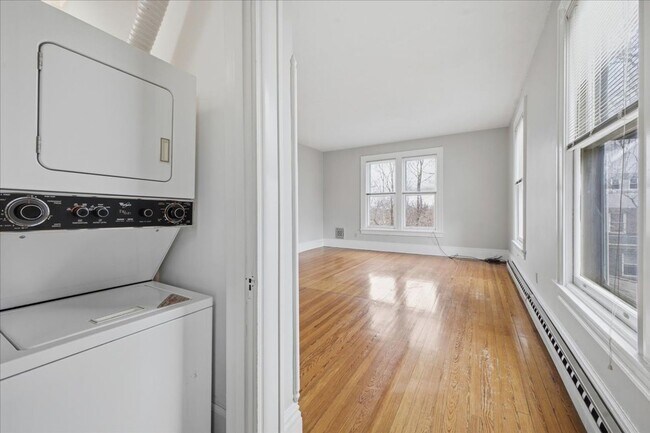 Building Photo - 825 Delaware Ave