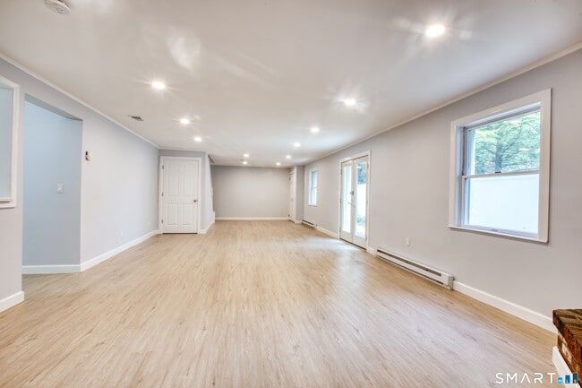 Building Photo - 8 Ridge Pl