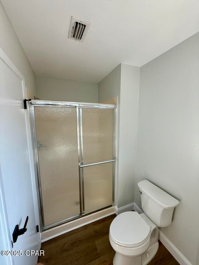 Building Photo - 401 E Beach Dr