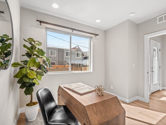 Building Photo - Modern Townhome with Mountain Views in One...