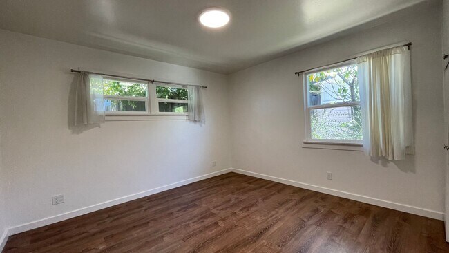 Building Photo - Large 6- Bedroom, 3-Bathroom home in San Luis Obispo