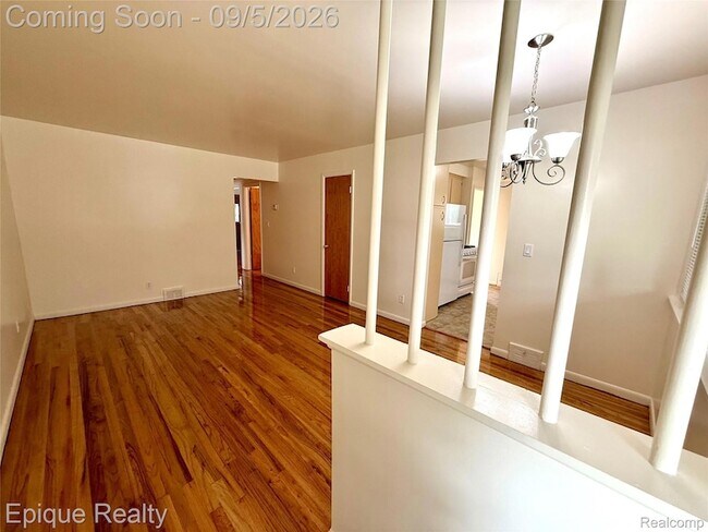 Building Photo - 5627 Clippert St