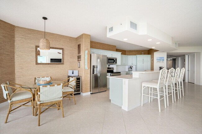 Building Photo - 3000 N Hwy A1A