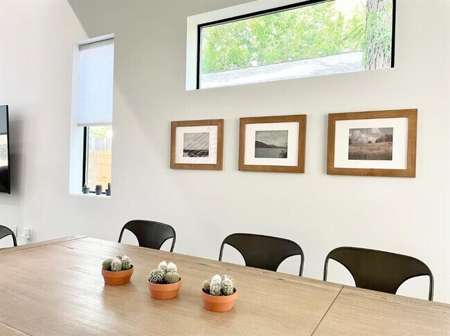 Building Photo - 2009 Canterbury St