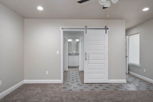 Building Photo - 1711 2nd Ave