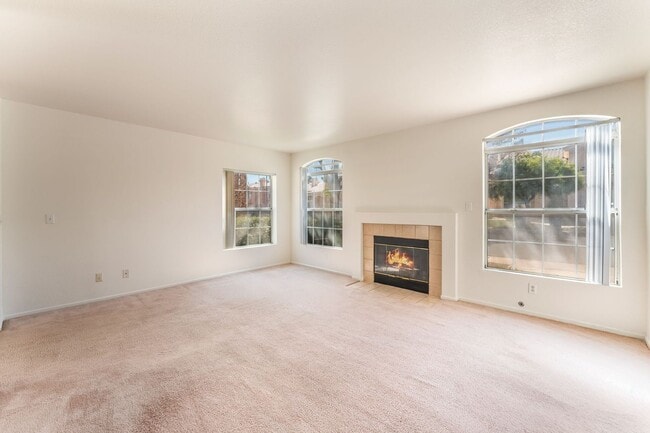 Building Photo - Northwest Townhome