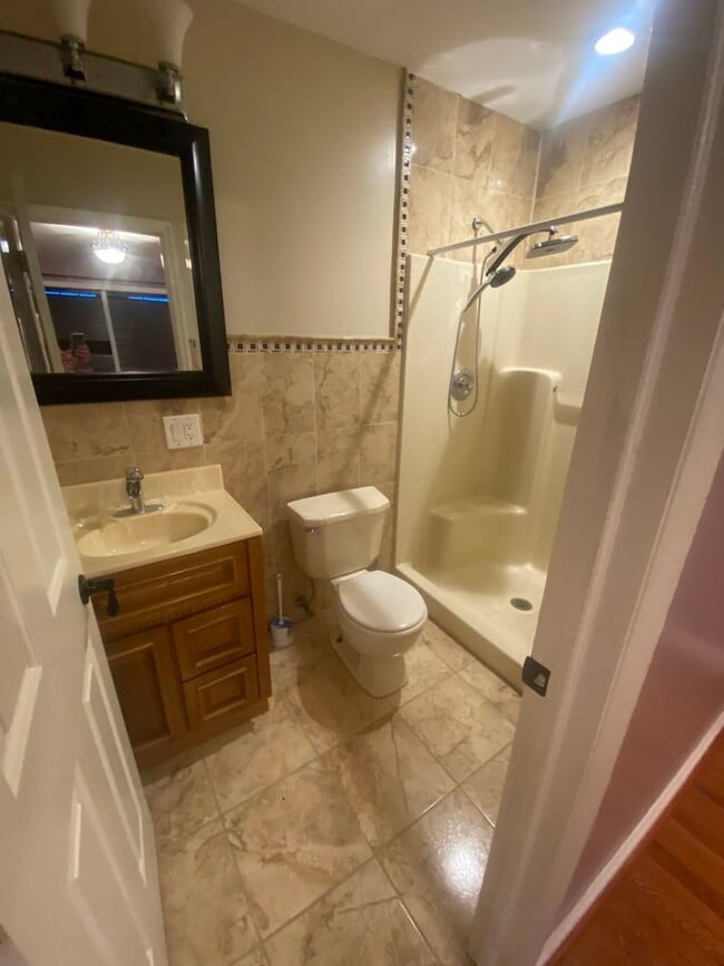 Building Photo - Beautiful 4 Bed, 3 Bath Ready For Rent!
