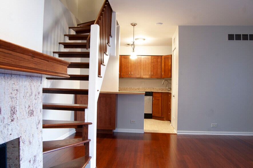 Building Photo - 744 W Gordon Ter