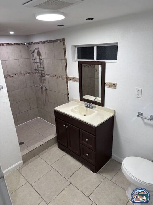 Building Photo - 839 W Orange Ave