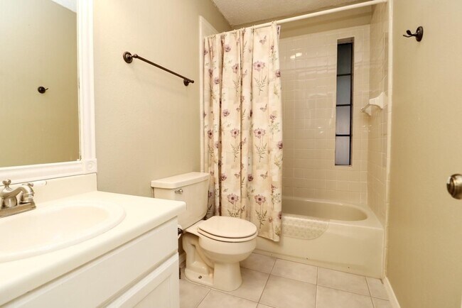 Building Photo - 1402 Longhorn Dr