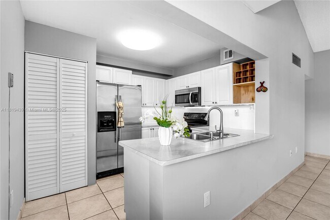 Primary Photo - 341 W Park Dr