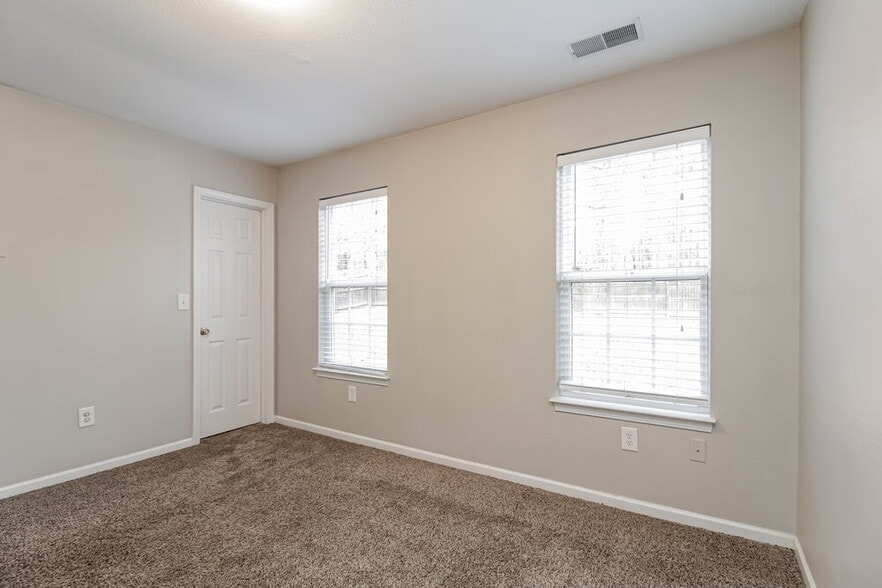 Building Photo - 7031 Coble Ave