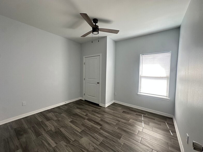Building Photo - 3924 Las Vistas Ln