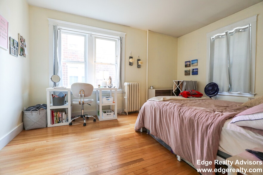 Building Photo - 74 Egmont St