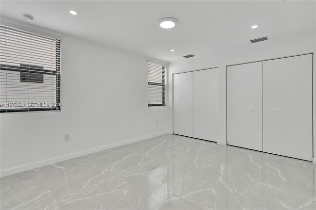 Building Photo - 18455 SW 117th Ct