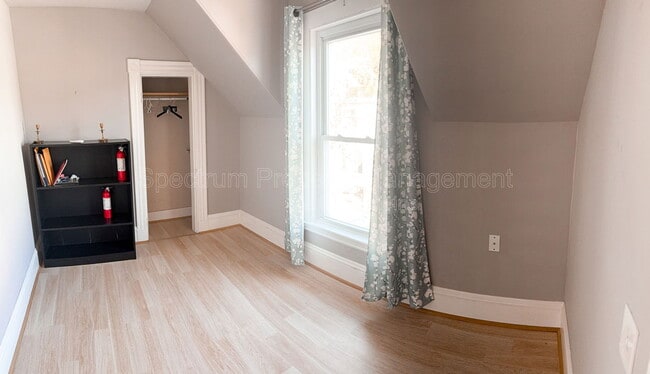 Building Photo - 4 Autumn St