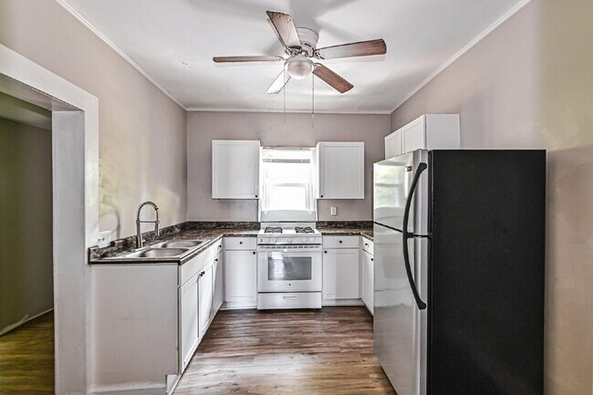 Building Photo - 5224 Ridgeway St