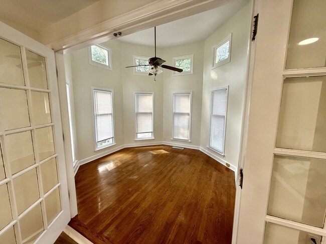 Building Photo - 140 White Oak Cir