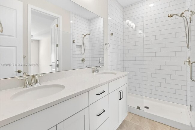 Building Photo - 4144 Greenway Dr