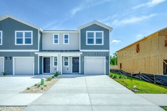 Building Photo - 6676 SW 81st Lp