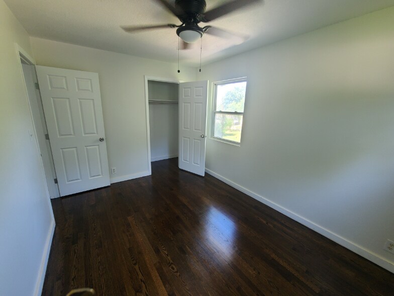 Building Photo - 7125 Askew Ave