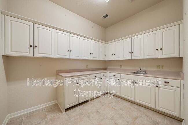 Building Photo - 2162 River Way