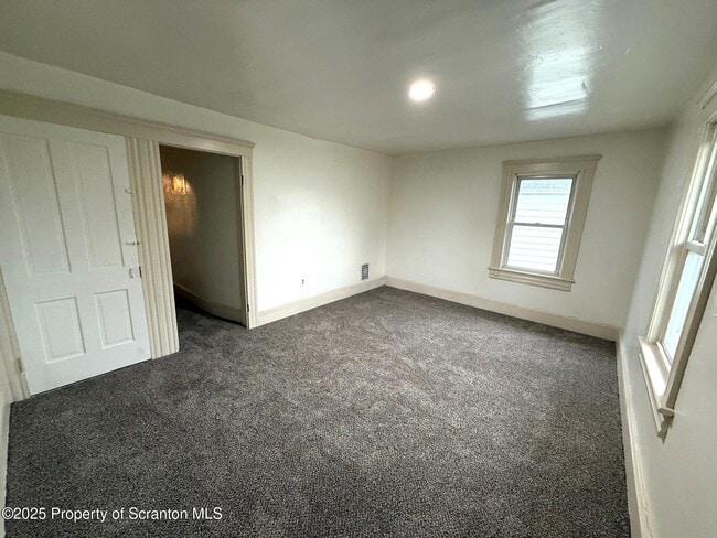 Building Photo - 83 Tripp St