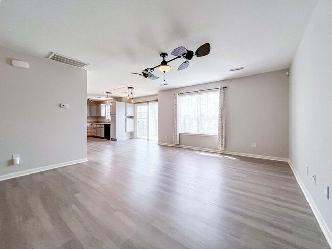 Building Photo - 3 Bed / 2.5 Bath Home with Fenced Backyard, Garage & Extra Storage