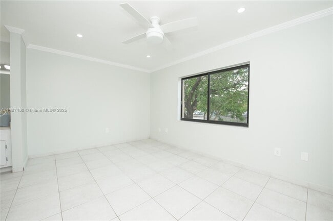 Building Photo - 10945 SW 113th Pl