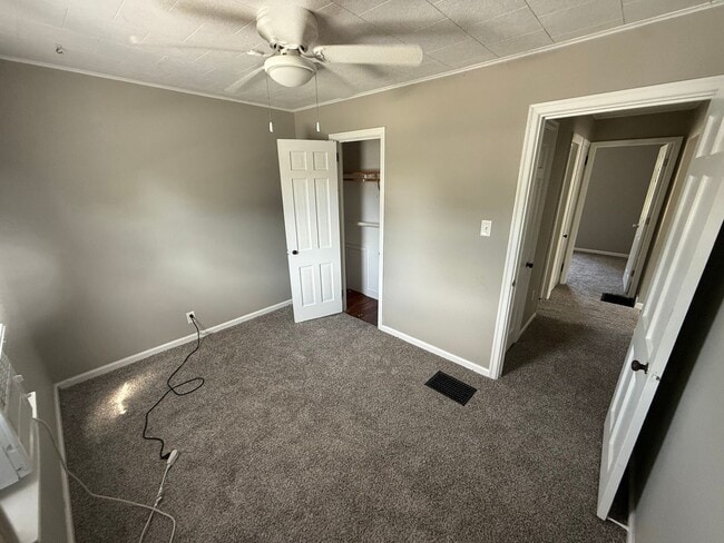 Building Photo - 3 Bed 1 Bath House located in Hoopeston, IL