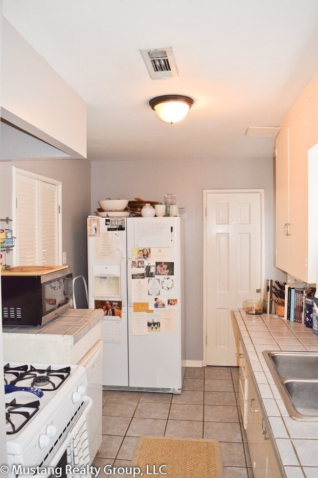 Building Photo - M Street Area 1 Bedroom